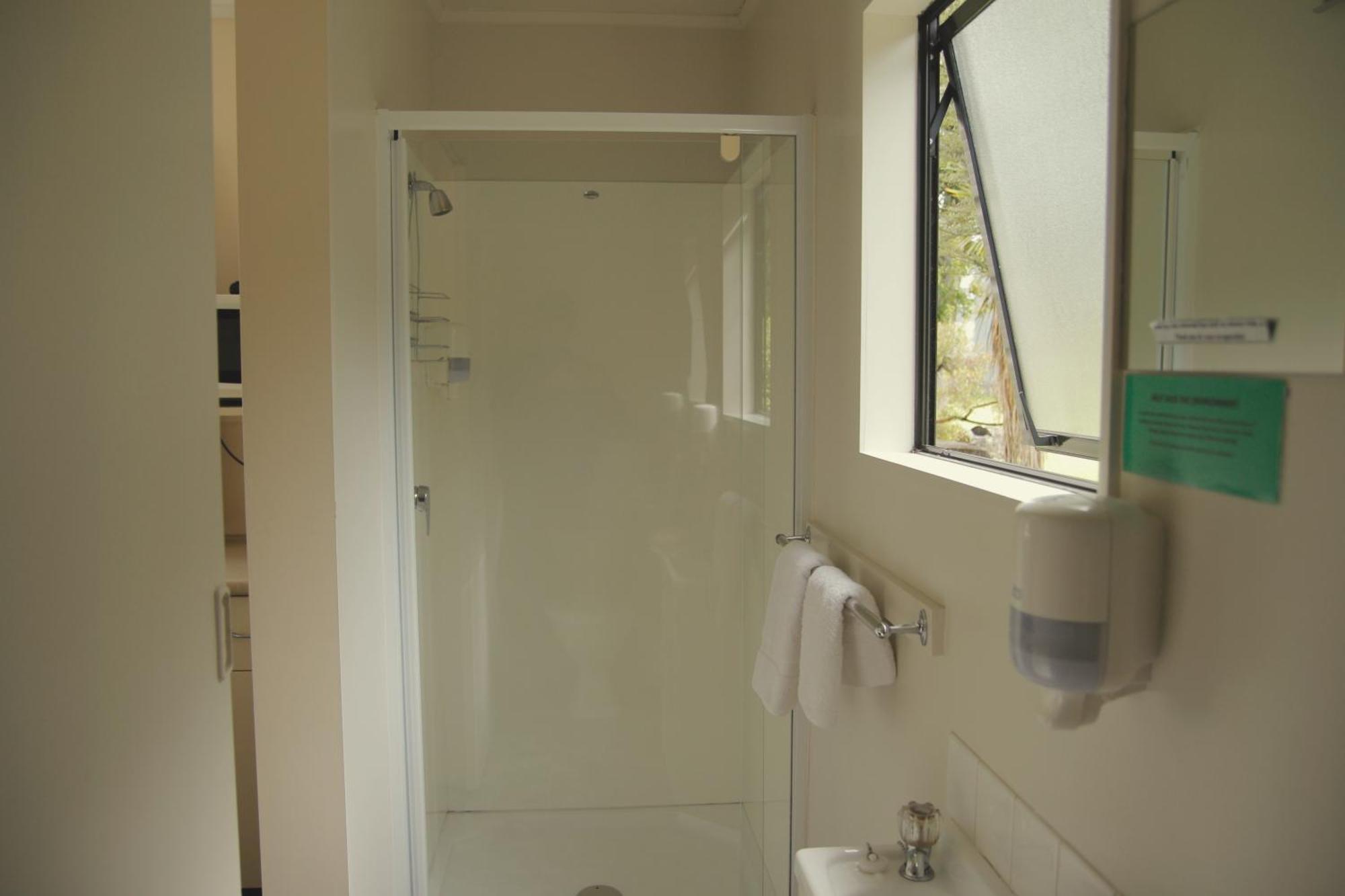 Geraldine Top 10 Holiday Park Room photo